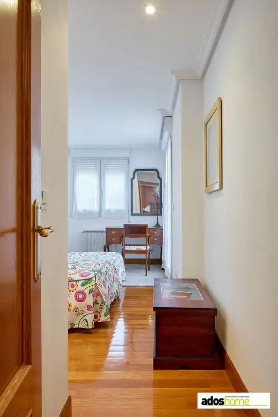 Habitación de Casa adosada en venta en Zarautz con Calefacción