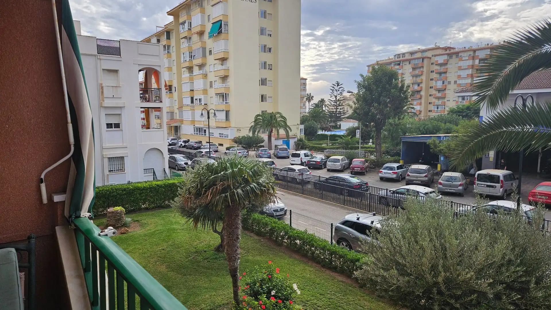 Außenansicht von Wohnungen zum Verkauf in Torrox mit Klimaanlage, Terrasse und Möbliert