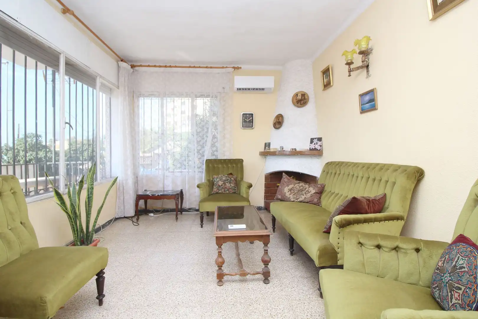 Sala d'estar de Casa o xalet en venda en Rincón de la Victoria amb Aire condicionat, Calefacció i Jardí privat