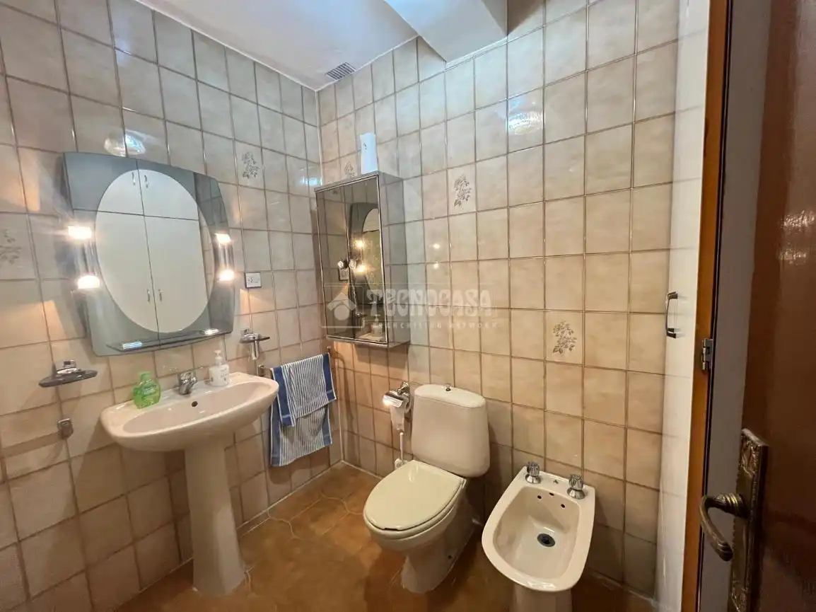 Baño de Piso en venta en Zaragoza con Calefacción y Balcón