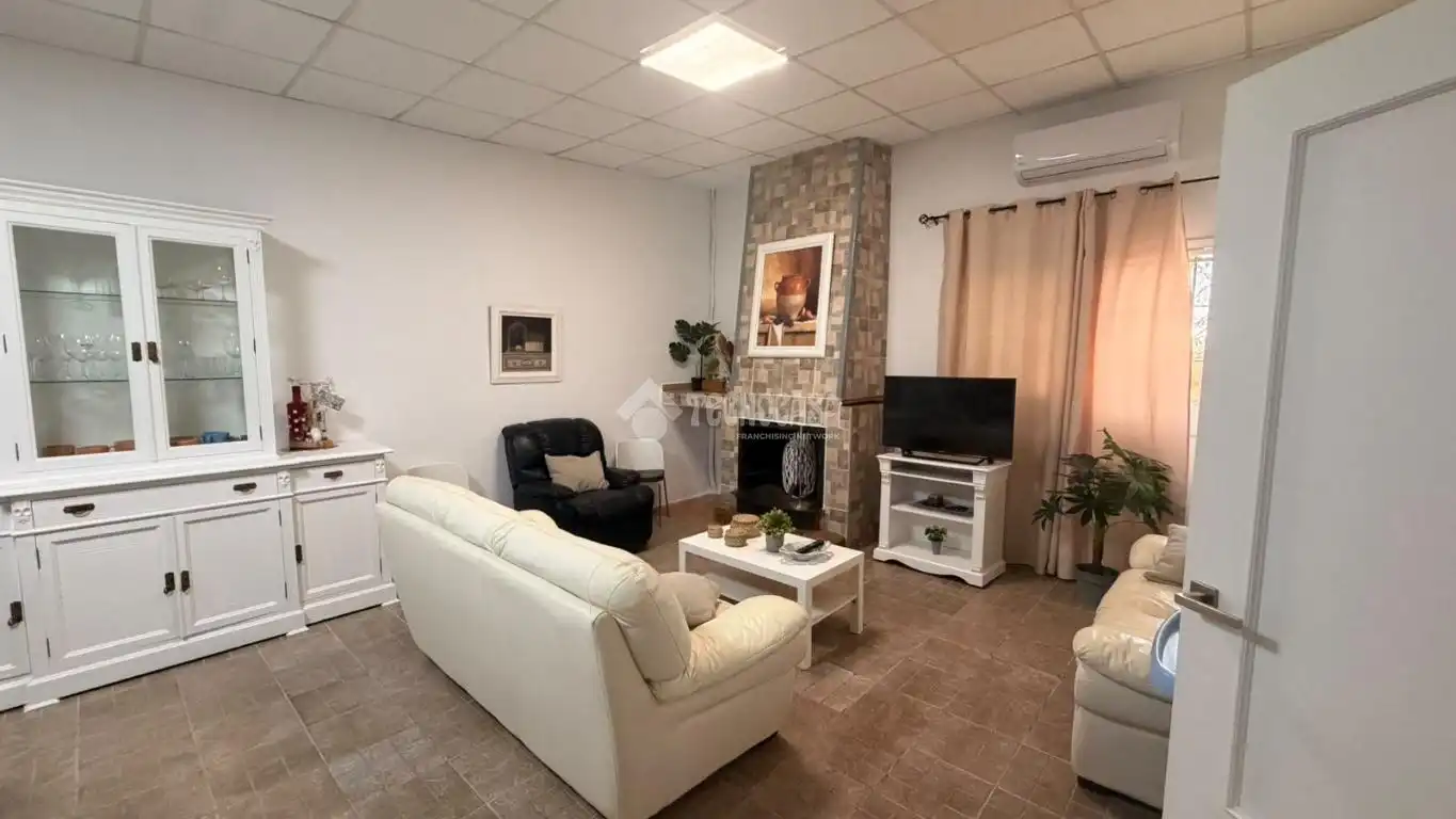 Sala d'estar de Finca rústica en venda en La Lantejuela , Sevilla