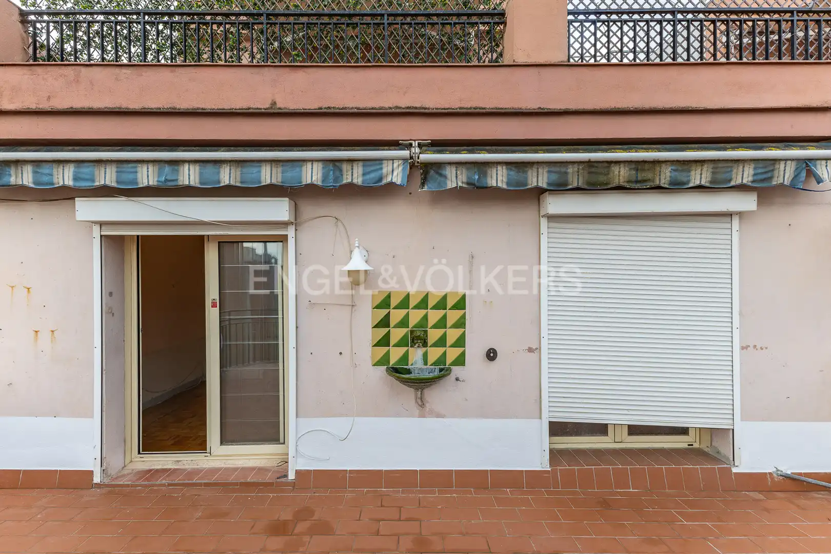 Vista exterior de Àtic en venda en Barcelona amb Calefacció, Parquet i Terrassa