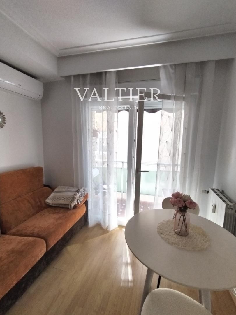 Habitación de Piso de alquiler en  Madrid Capital con Aire acondicionado, Calefacción y Amueblado