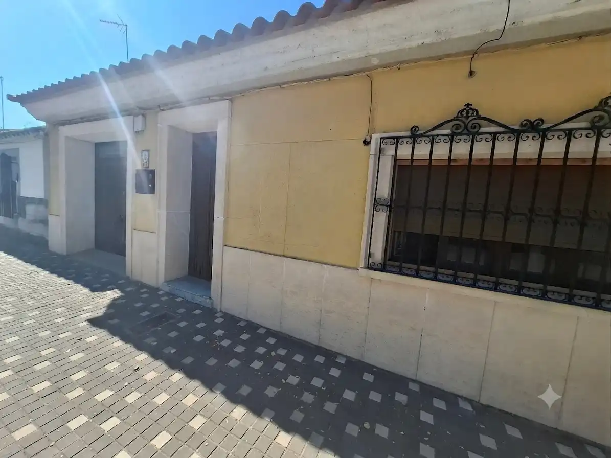Vista exterior de Casa adosada en venda en Torralba de Calatrava amb Aire condicionat, Calefacció i Terrassa