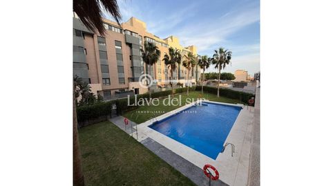 Foto 2 de Piso en venta en Calle Pablo Neruda, 2, Los Molinos - Villa Blanca, Almería Capital