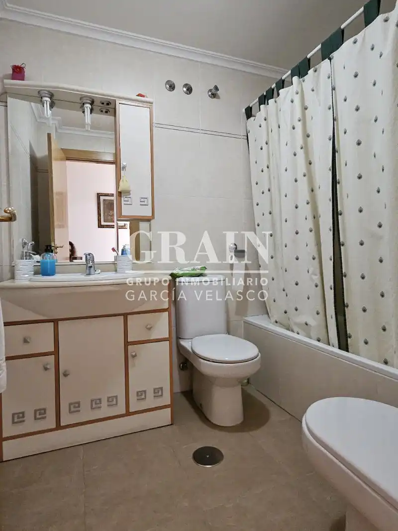 Bathroom of Flat for sale in Albacete  with Air Conditioner, Heating and Storage room