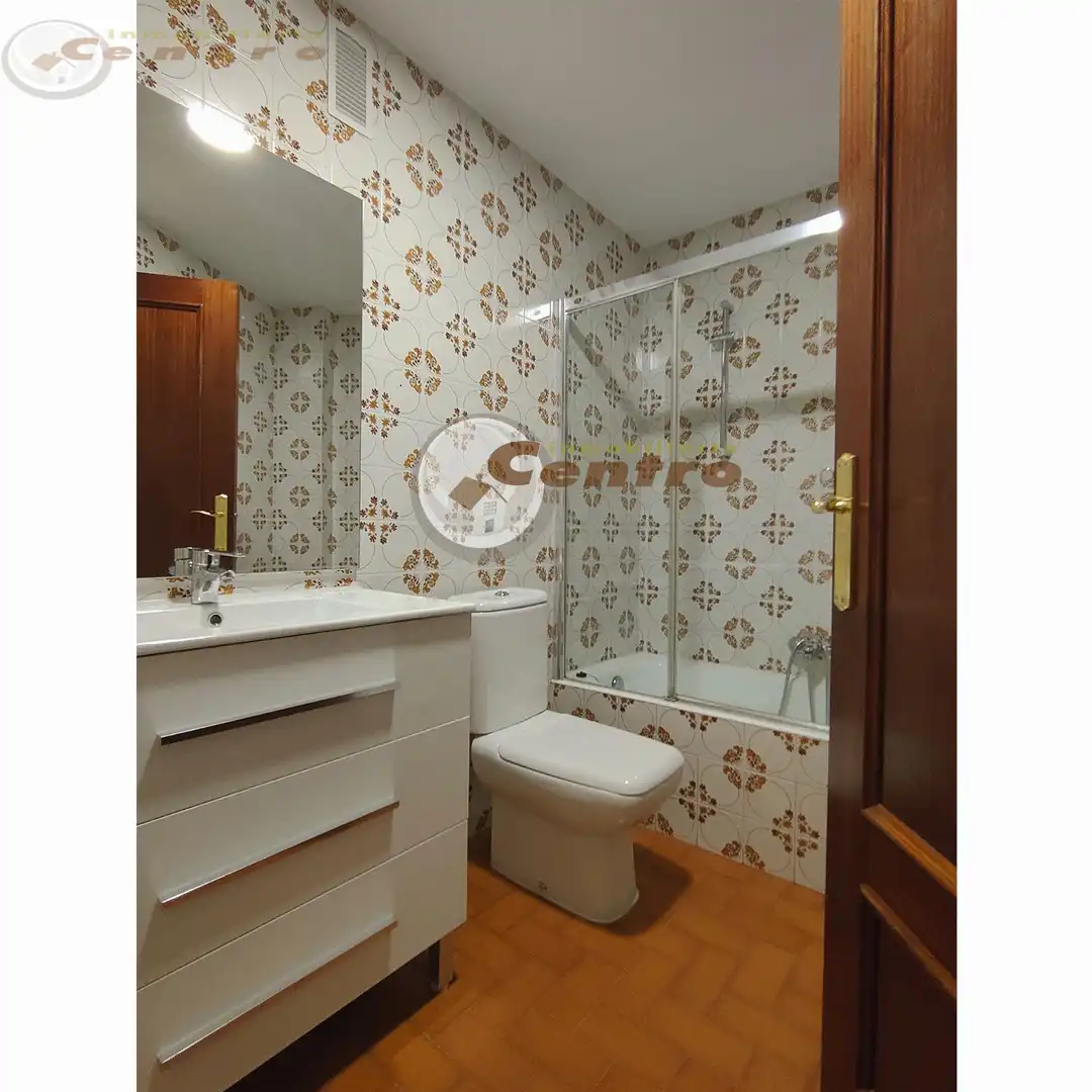 Baño de Piso de alquiler en Albacete con Calefacción, Amueblado y Balcón