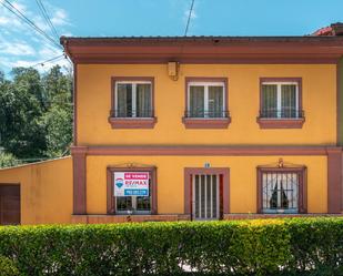 Vista exterior de Casa adosada en venda en Bimenes amb Calefacció, Jardí privat i Terrassa