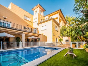 Villa con piscina in vendita a Calle Ronda Sur