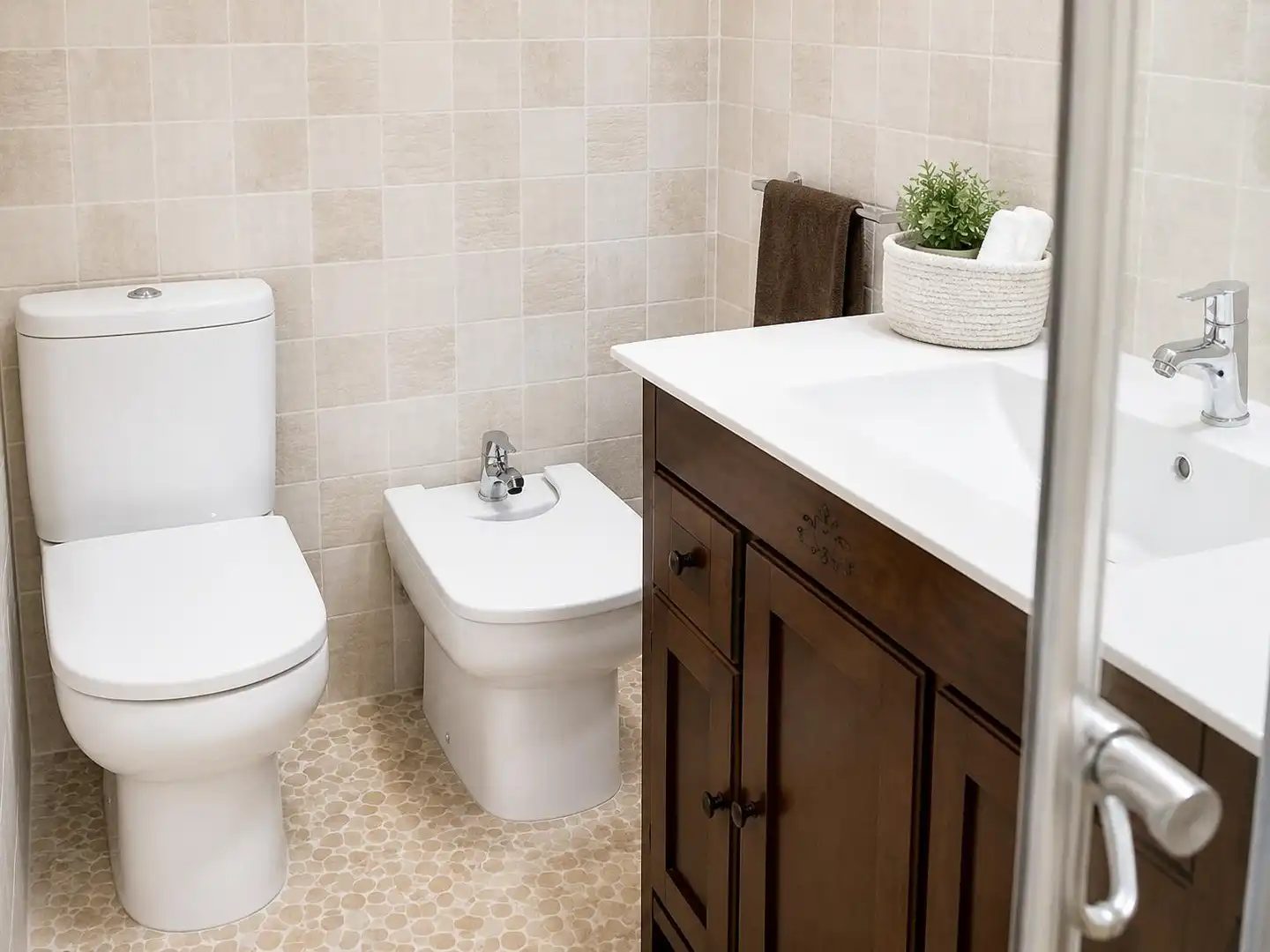 Badezimmer von Erdgeschoss zum Verkauf in  Palma de Mallorca mit Klimaanlage, Privatgarten und Abstellraum