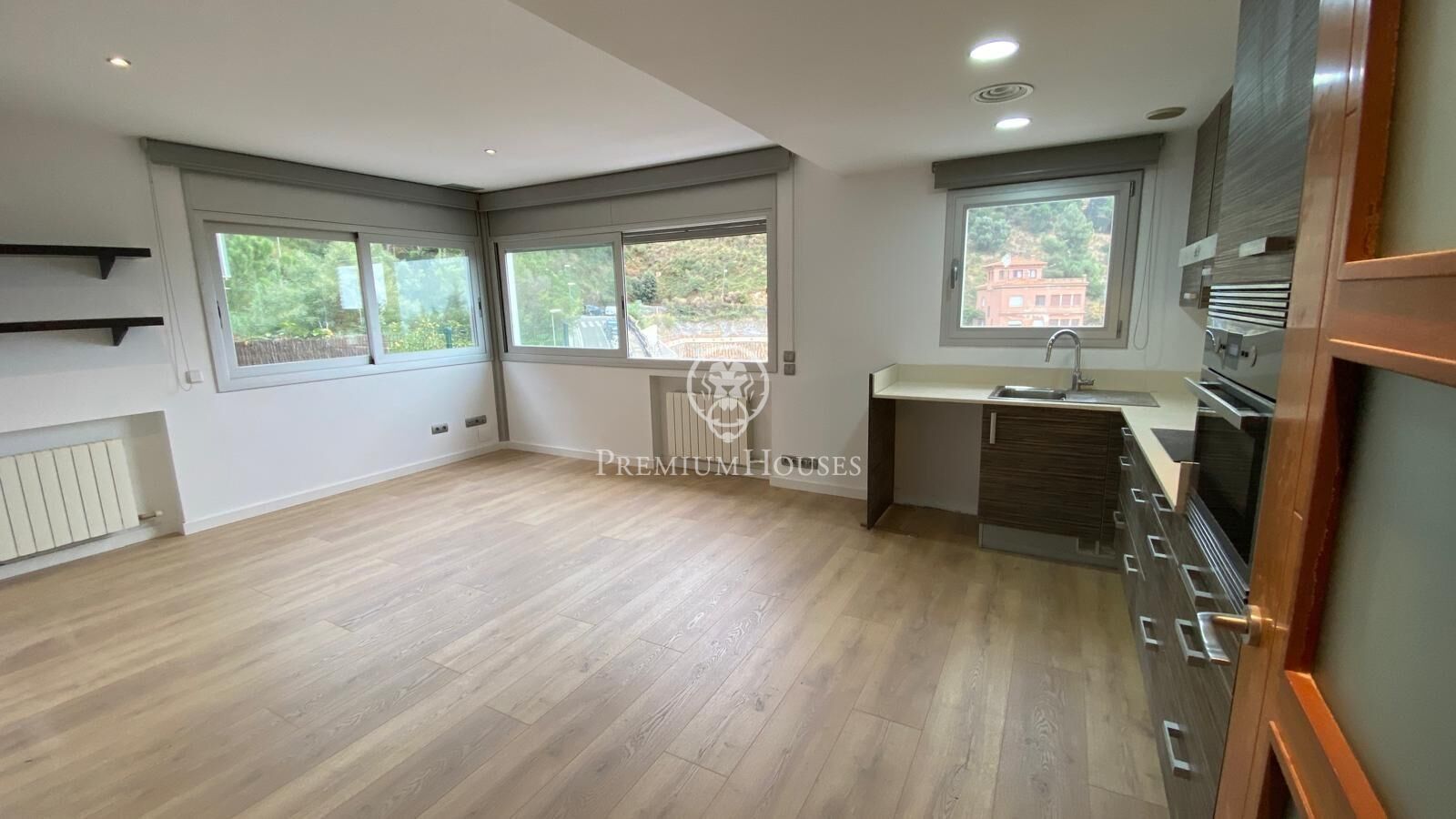 Exterior view of Flat for sale in  Barcelona Capital  with Heating, Private garden and Terrace