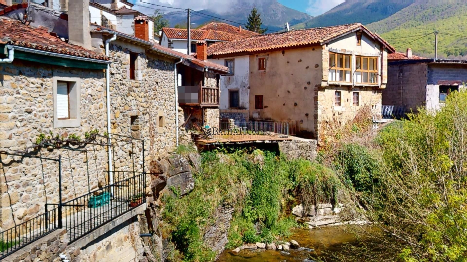 Exterior view of House or chalet for sale in Polaciones  with Terrace and Balcony