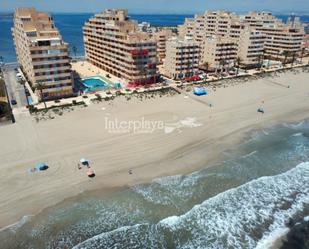 Vista exterior de Àtic en venda en La Manga del Mar Menor amb Aire condicionat, Terrassa i Moblat