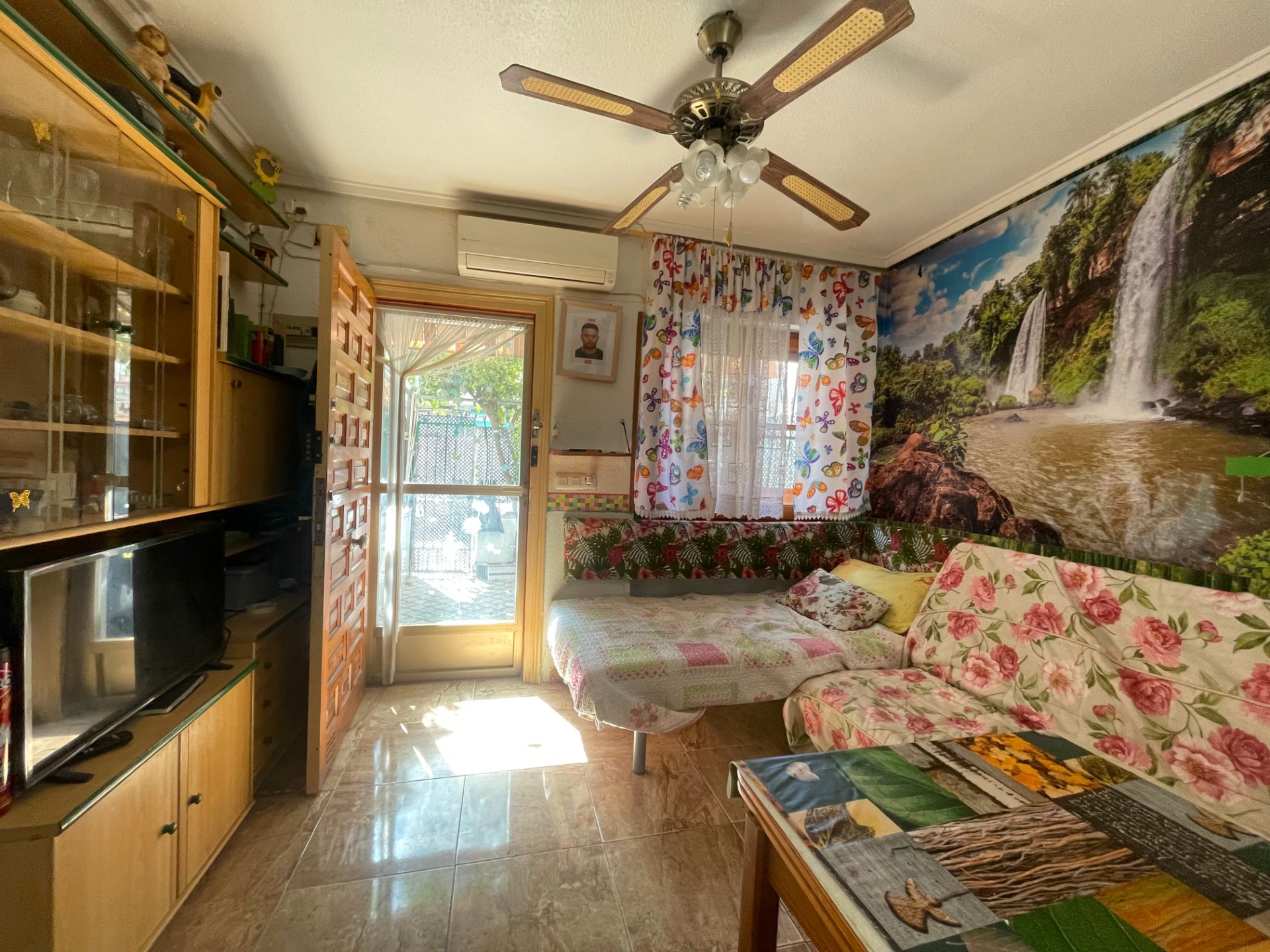 Sala d'estar de Casa adosada en venda en Santa Pola amb Moblat i Balcó
