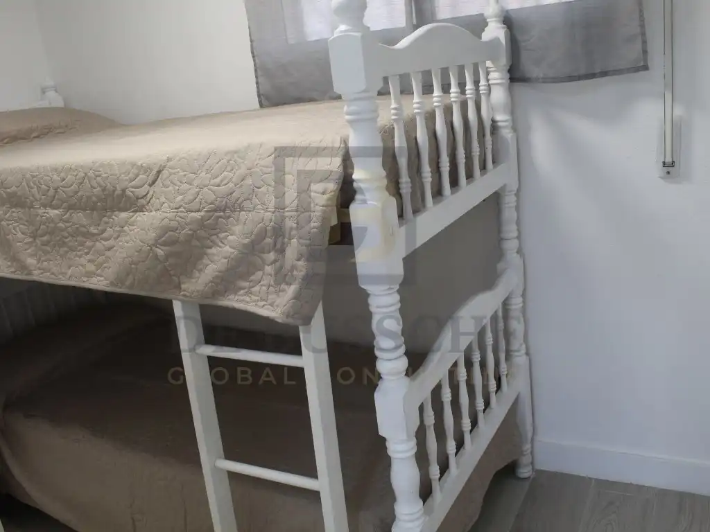 Habitación de Apartamento en venta en Pilar de la Horadada con Aire acondicionado, Piscina y Amueblado