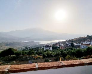 Vista exterior de Casa o xalet en venda en Viñuela amb Aire condicionat, Terrassa i Balcó