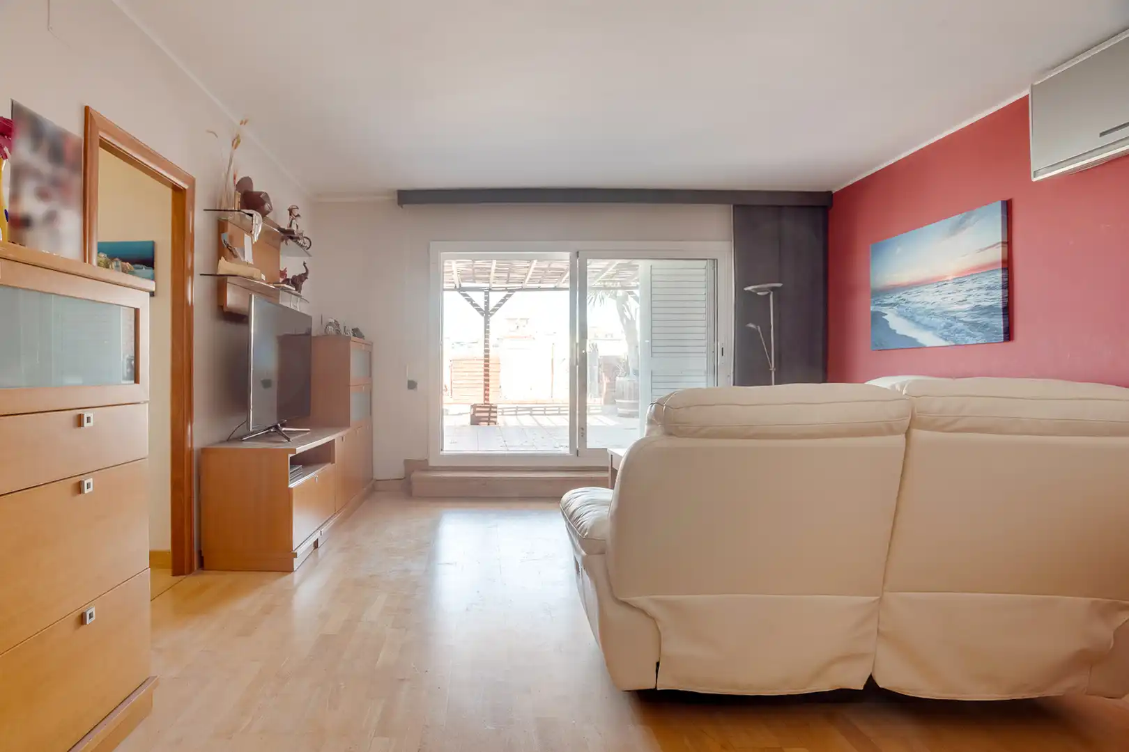 Sala d'estar de Àtic en venda en L'Hospitalet de Llobregat amb Terrassa