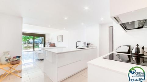 Apartamento en Planta Baja en Primera Línea de Mar  con piscina comunitaria., imatge 5