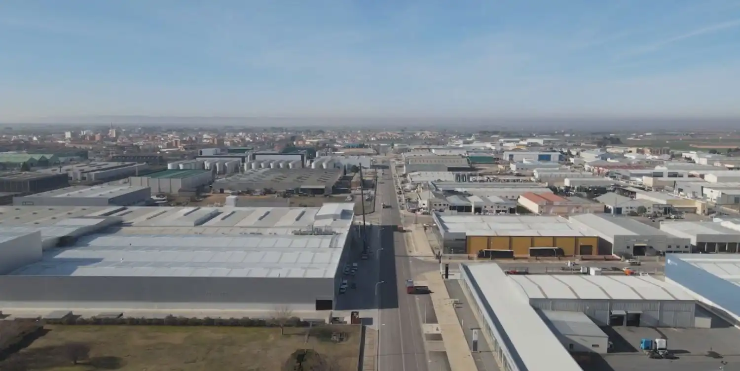Außenansicht von Fabrikhallen zur Miete in Manzanares