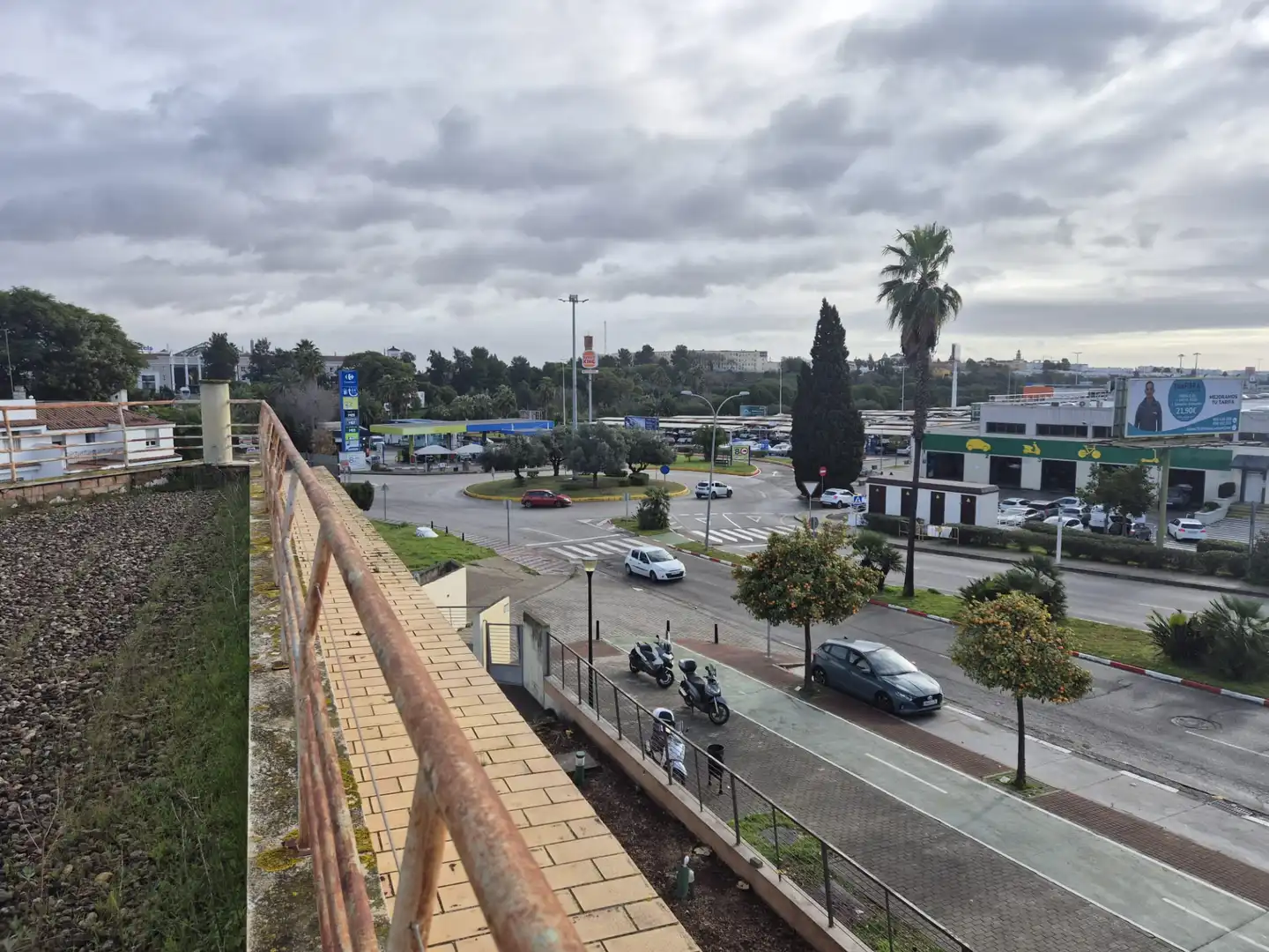Außenansicht von Gebäude zur Miete in Tomares