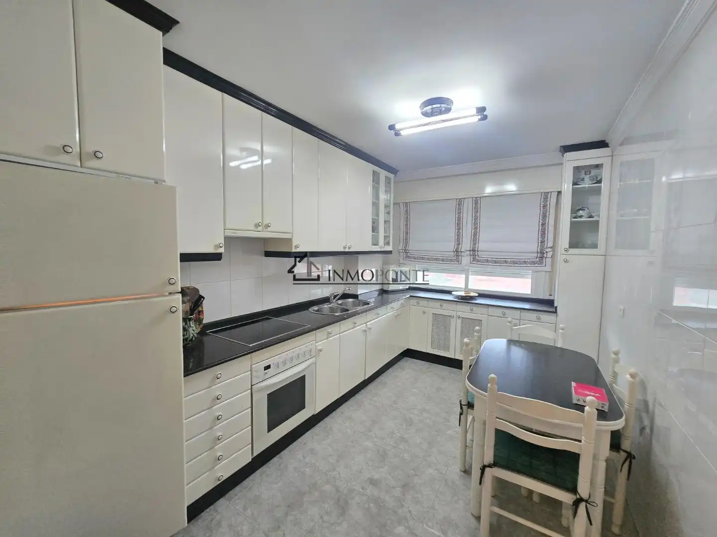 Kitchen of Flat for rent in Pontevedra Capital   with Heating, Oven and Washing machine