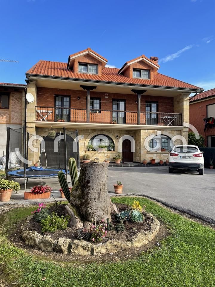 Exterior view of House or chalet for sale in Miengo  with Private garden