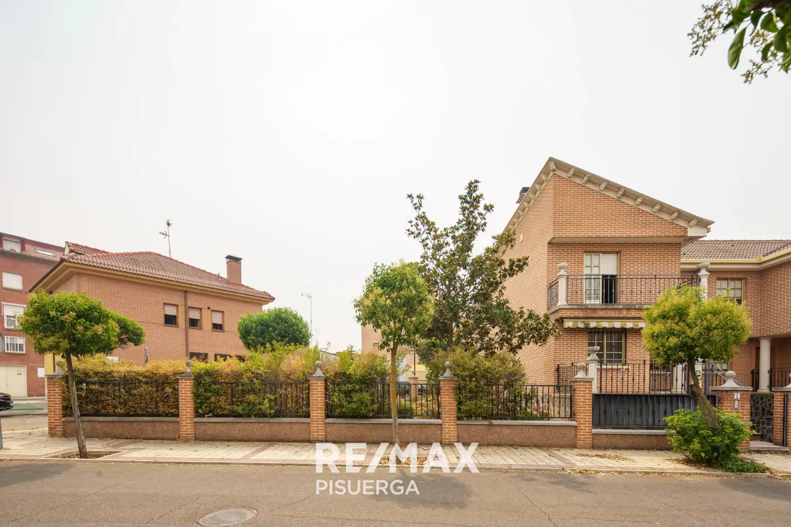 Chalet con jardín en venta en Calle Castilla y León 1, imagen 3