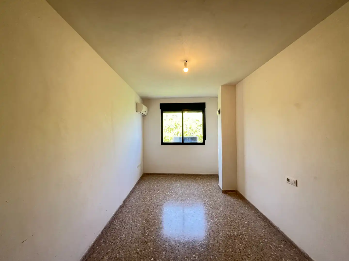 Bedroom of Flat for sale in Faura  with Air Conditioner and Oven