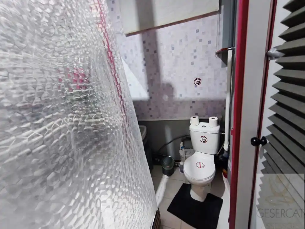 Badezimmer von Büro zur Miete in Sabadell