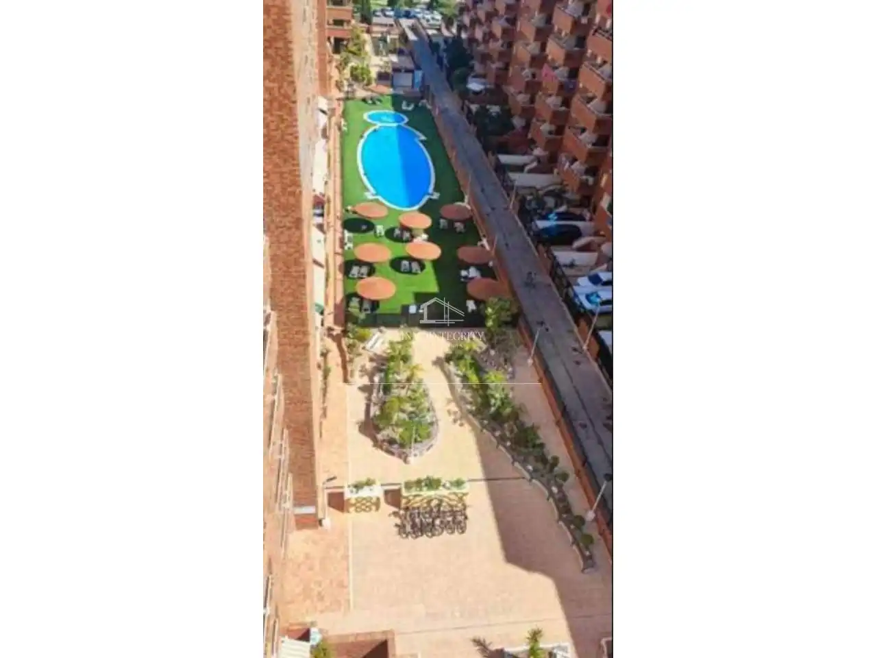 Pis amb piscina en venda a Central