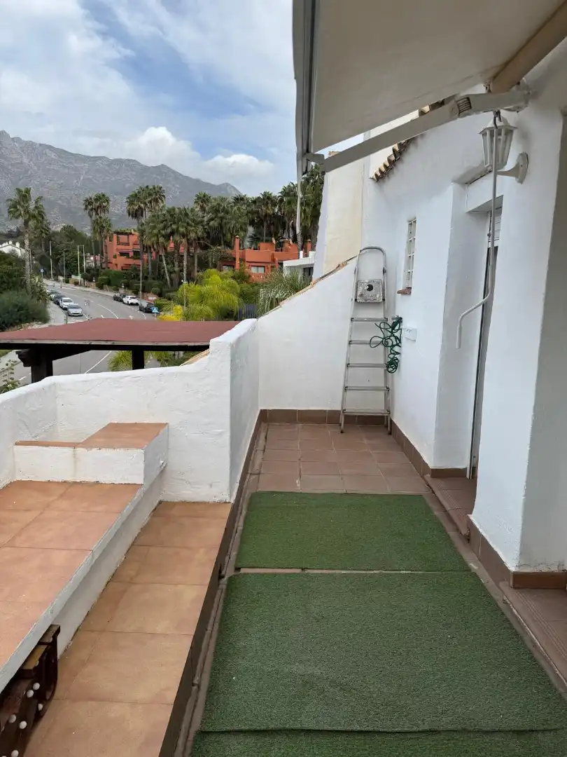 Appartement compact avec piscine à louer à Puente Romano 101, imagen 4