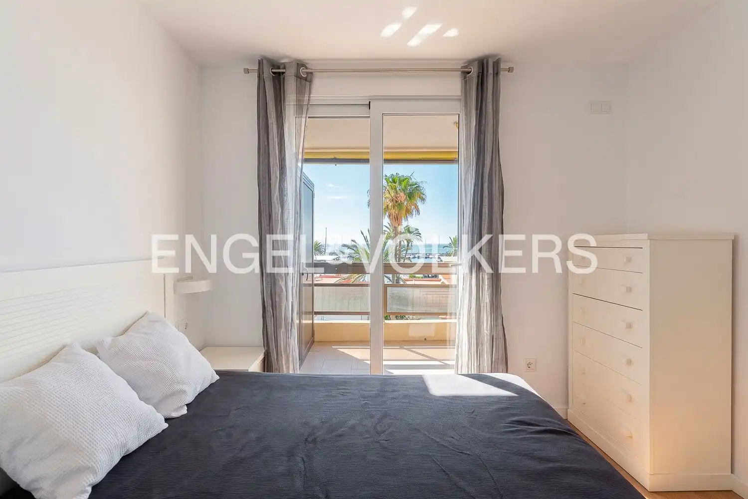 Piso con terraza en alquiler en Avinguda Neptuno, imagen 15