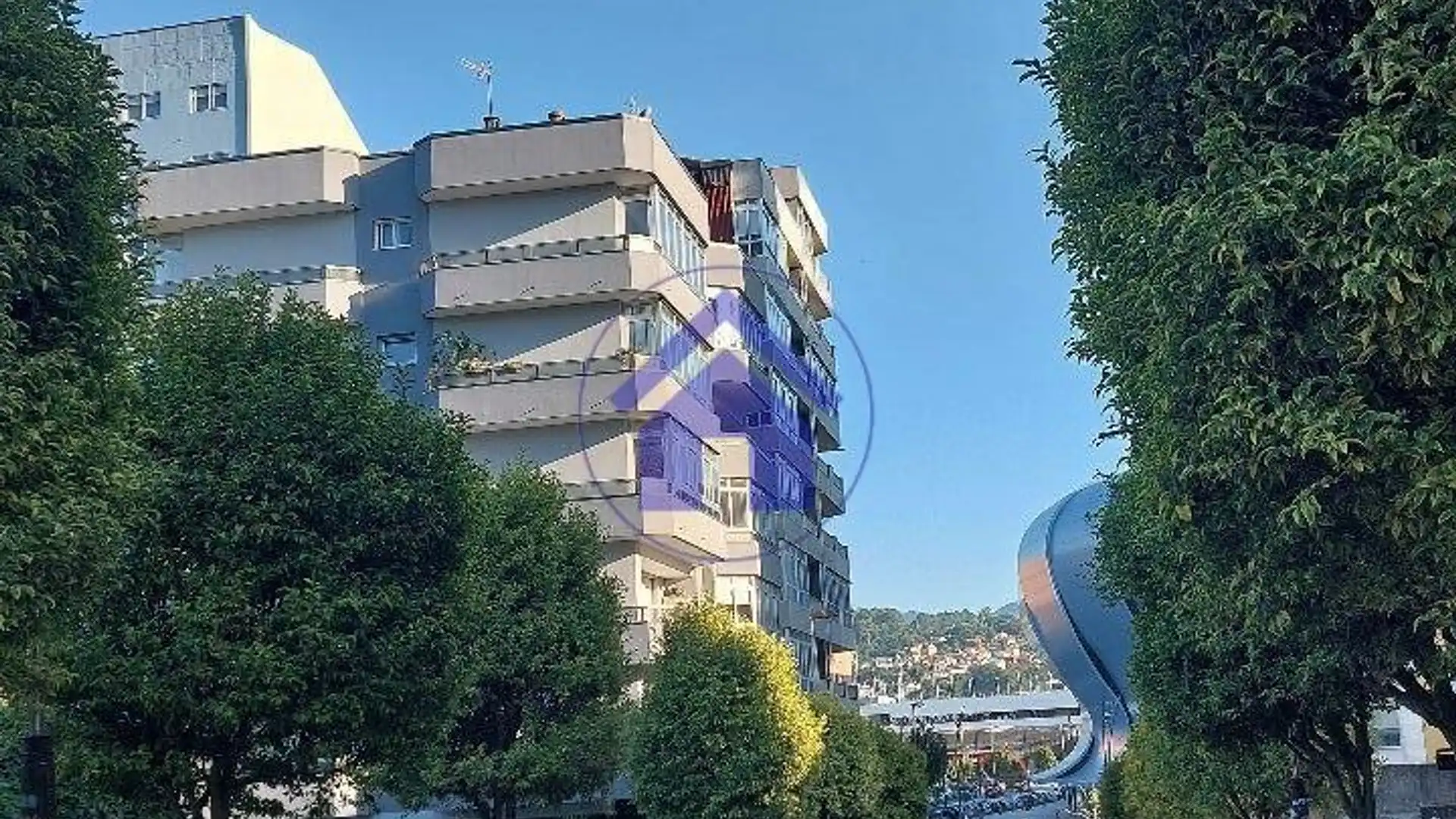 Vista exterior de Local de alquiler en Vigo  con Amueblado