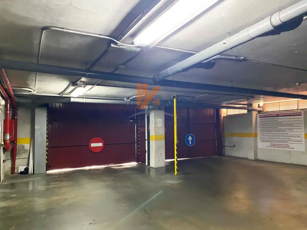Parkplatz von Wohnung zum Verkauf in Ames mit Ofen