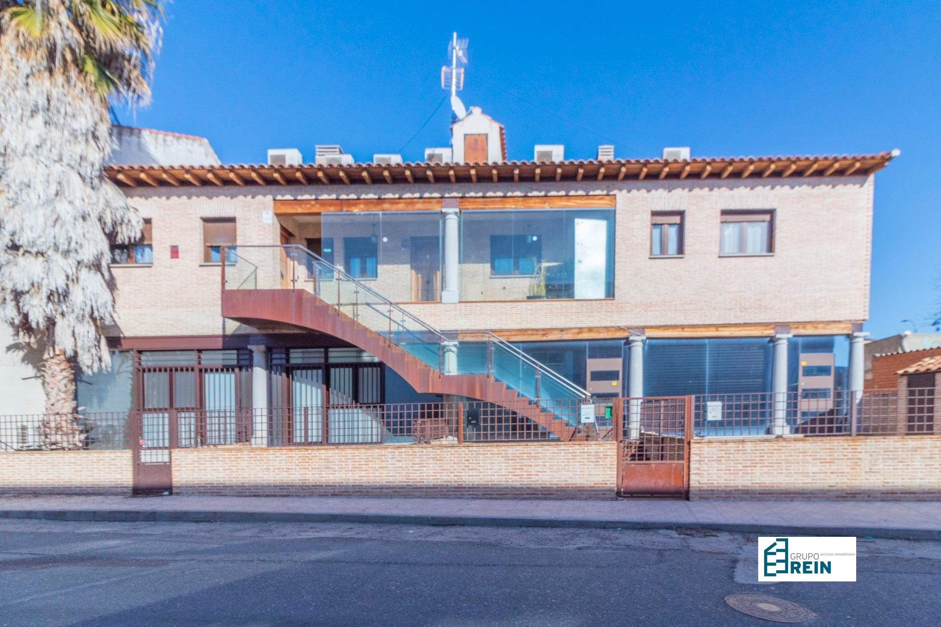 Vista exterior de Loft en venda en Ugena amb Aire condicionat, Calefacció i Jardí privat