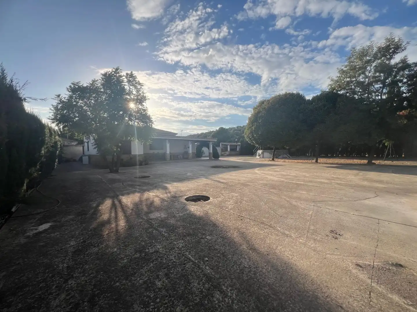 Vista exterior de Finca rústica en venda en Almodóvar del Río amb Aire condicionat, Piscina i Alarma