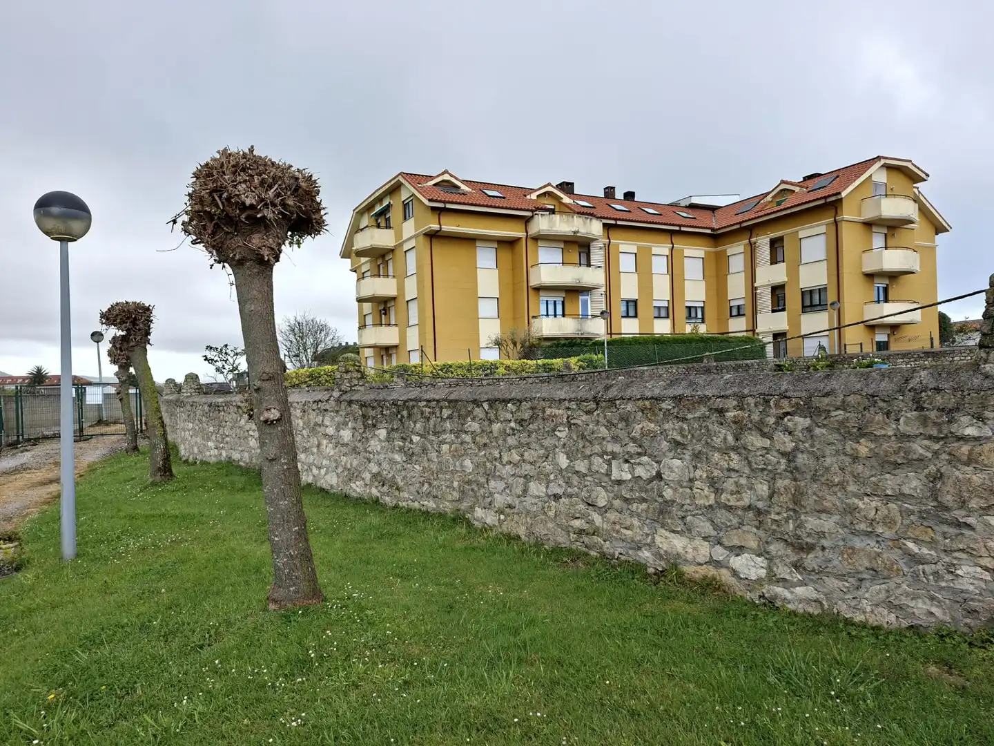 Vista exterior de Piso en venta en Suances con Calefacción, Terraza y Amueblado