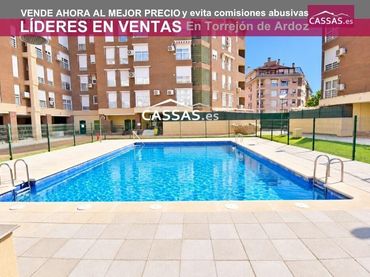 Pis amb piscina en venda a Carretera solana