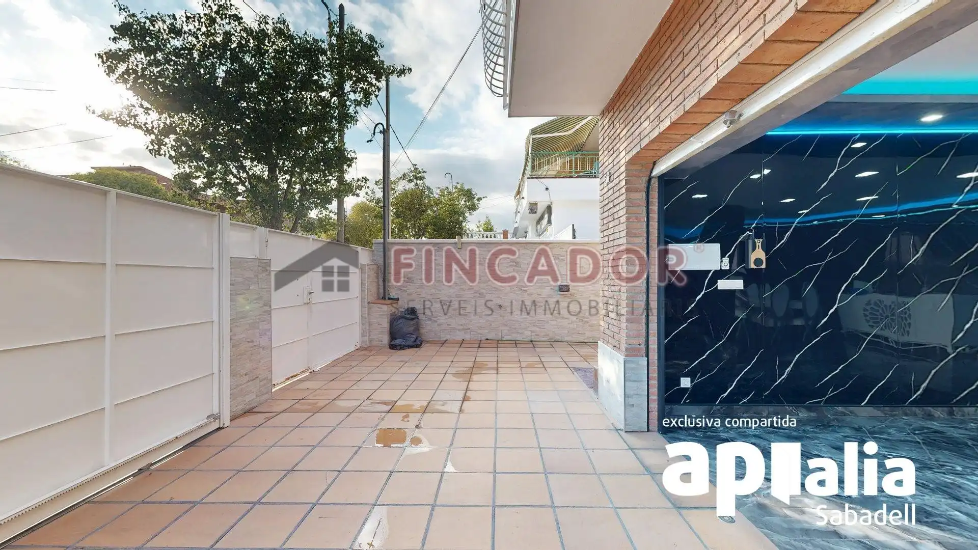 Casa amb terrassa en venda a Carrer dels Pirineus, imagen 2
