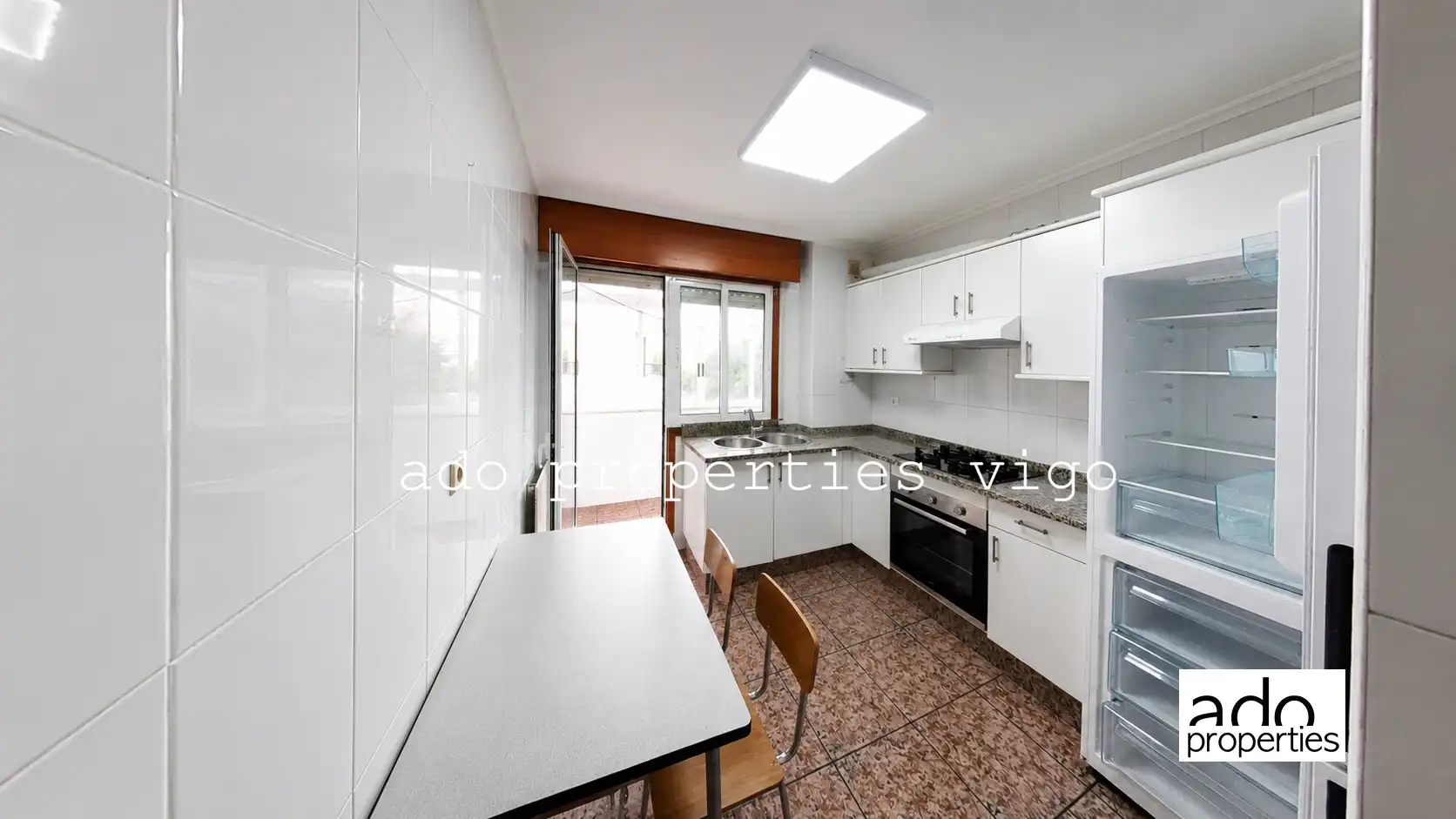 Flat for rent in Rúa Canario, Casablanca - Calvario