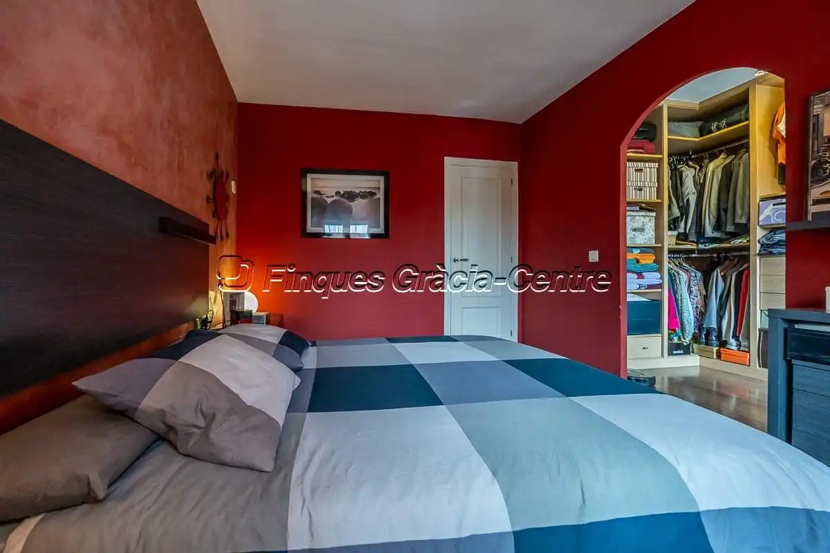Dormitori de Casa adosada en venda en Sabadell amb Aire condicionat, Calefacció i Parquet