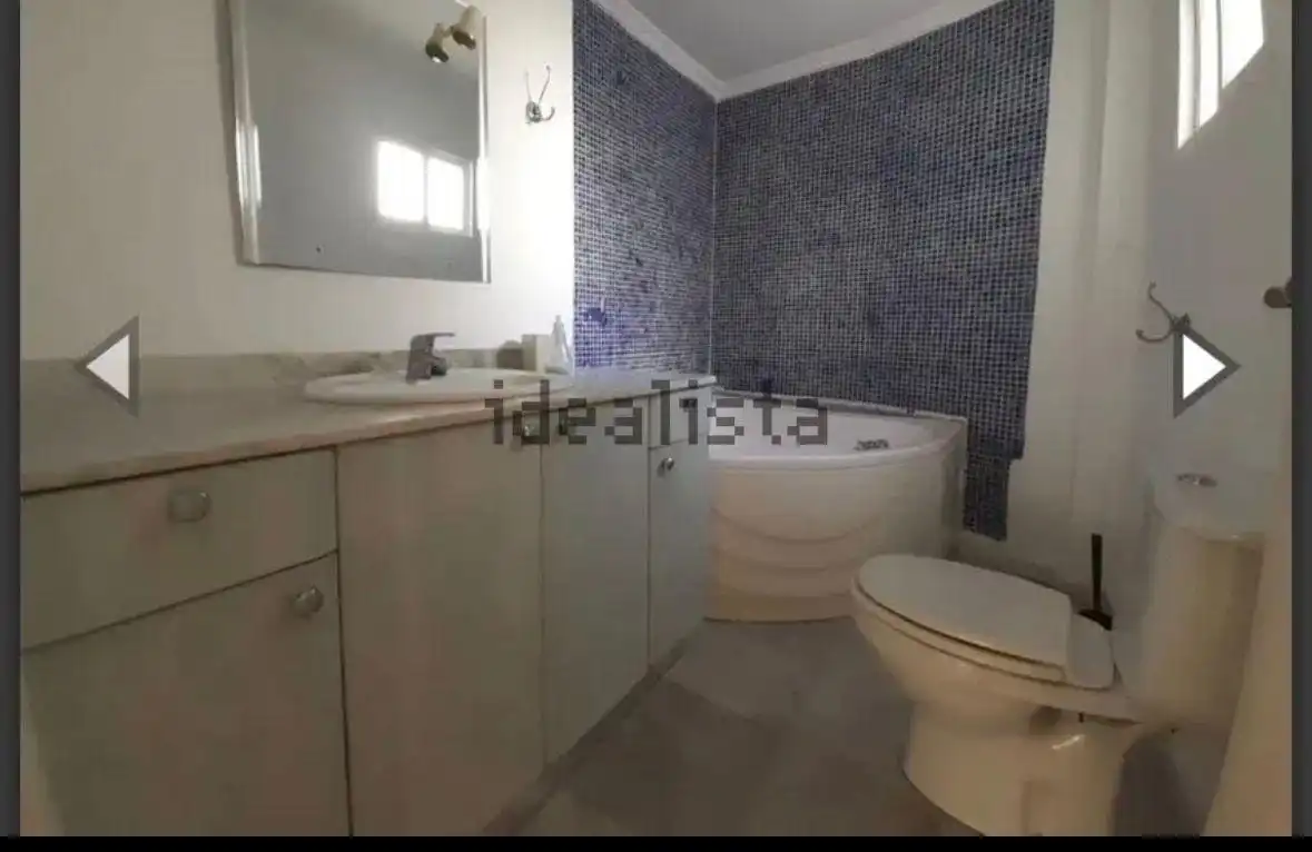 Bany de Dúplex de lloguer en Sevilla amb Aire condicionat i Moblat