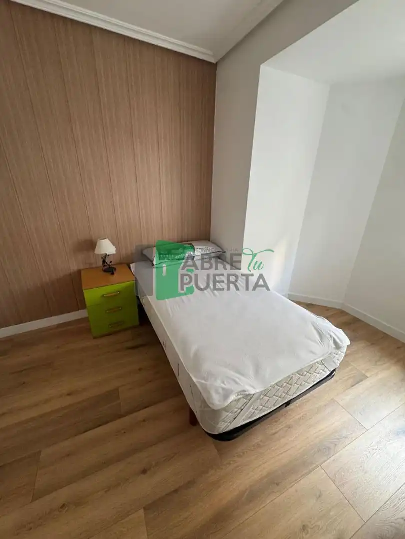 Habitación de Piso de alquiler en Ourense Capital  con Calefacción y Amueblado