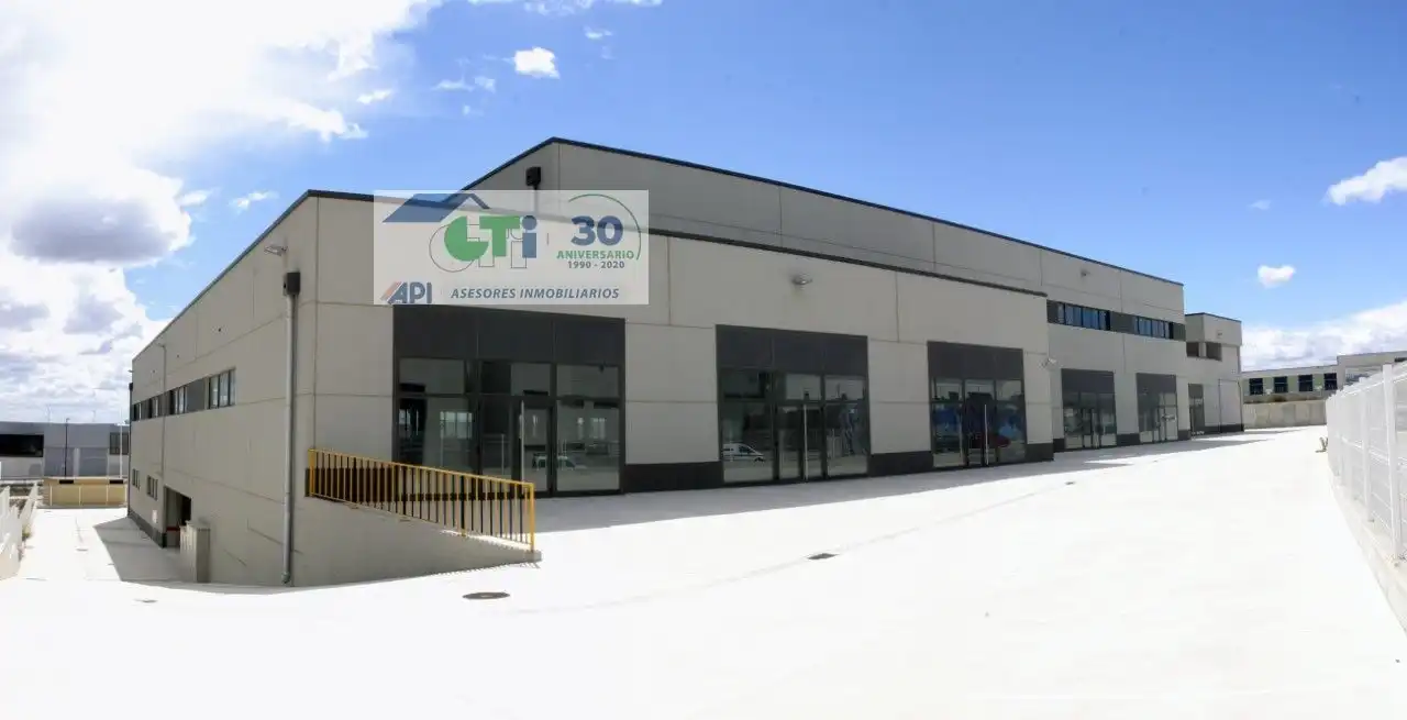 Industrial building for sale in CALLE SISALLO, imagen 2