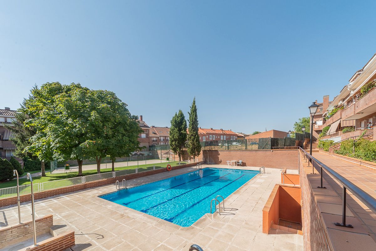 Swimming pool of Flat for sale in Sevilla la Nueva  with Air Conditioner, Heating and Terrace