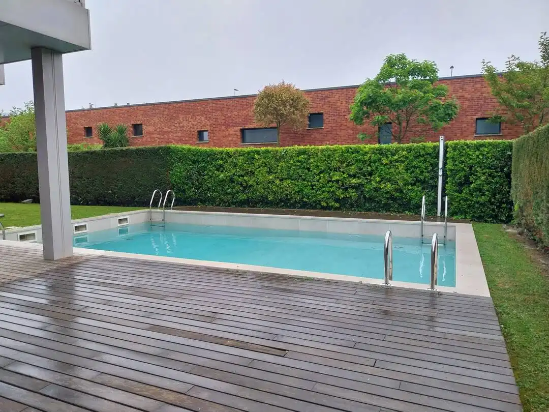 Schwimmbecken von Wohnung zur Miete in Santander mit Heizung, Privatgarten und Abstellraum