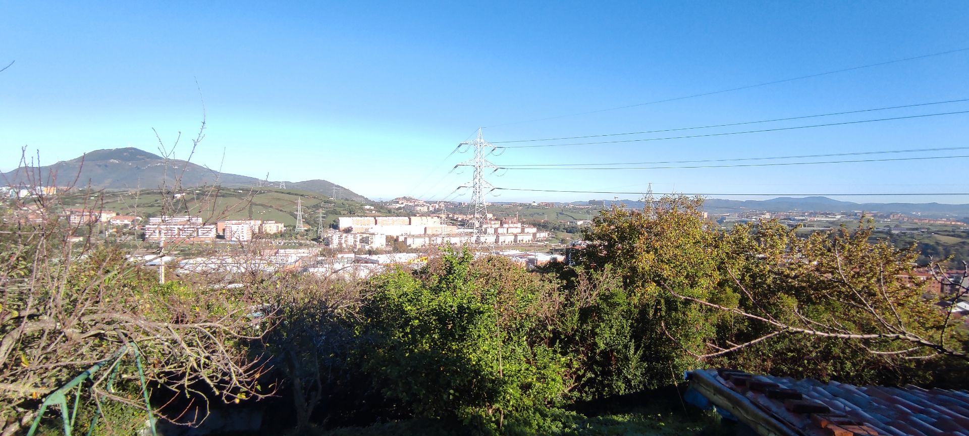 Vista exterior de Casa adosada en venda en Valle de Trápaga-Trapagaran amb Calefacció, Jardí privat i Traster