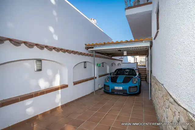 Exterior view of Houses for sale in Empuriabrava  with Air Conditioner, Heating and Private garden
