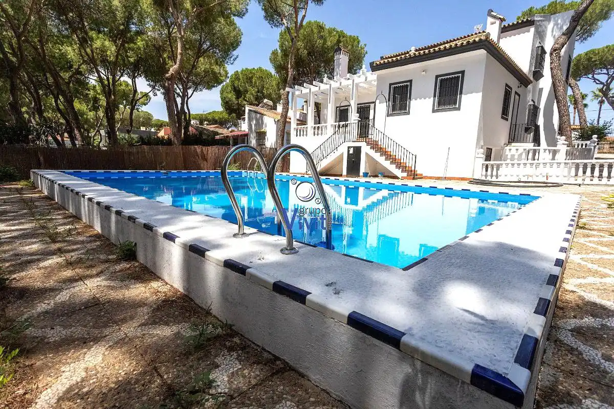 Swimming pool of Houses for sale in Alcalá de Guadaira  with Storage room