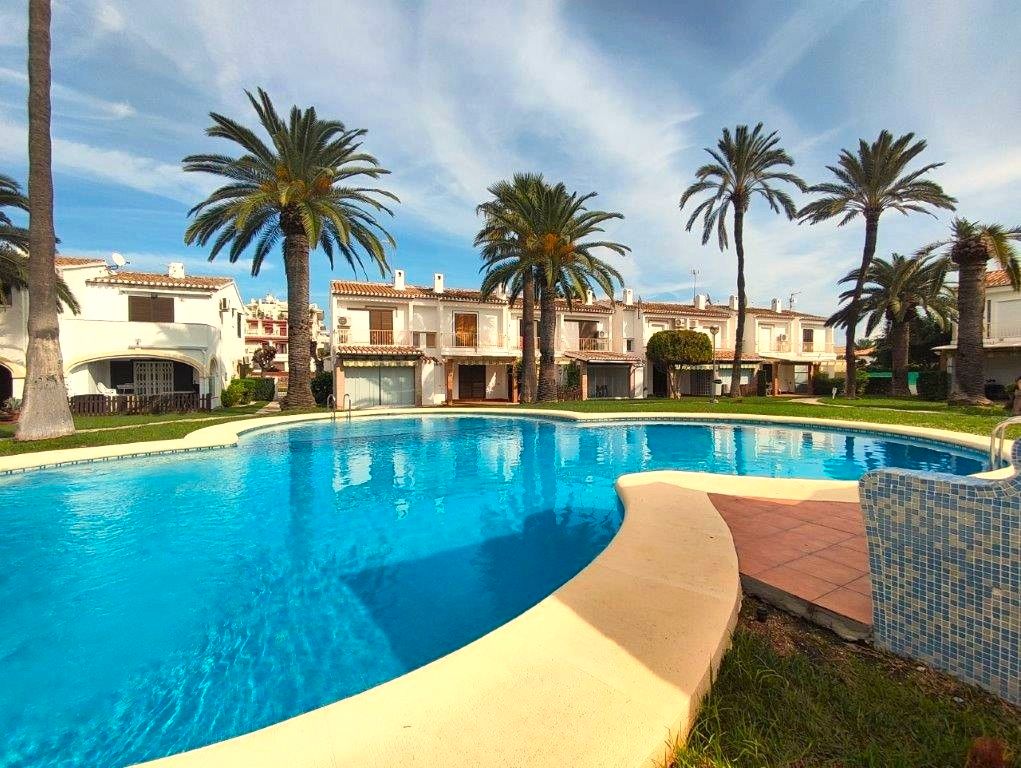 Exterior view of Single-family semi-detached for sale in Dénia  with Air Conditioner, Terrace and Balcony